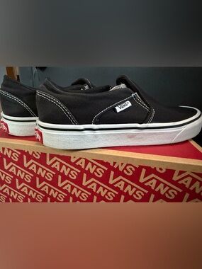 Women’s Vans Black White Slip-On Sneakers 8.5